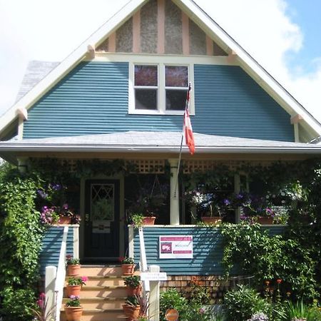 Phoenix House B&B Stettler Exteriér fotografie
