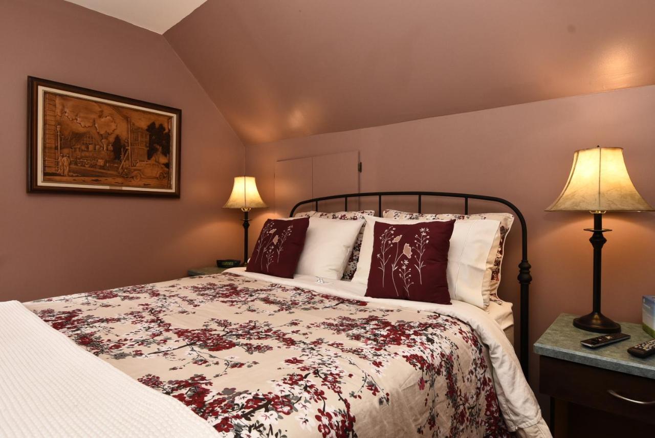 Phoenix House B&B Stettler Exteriér fotografie