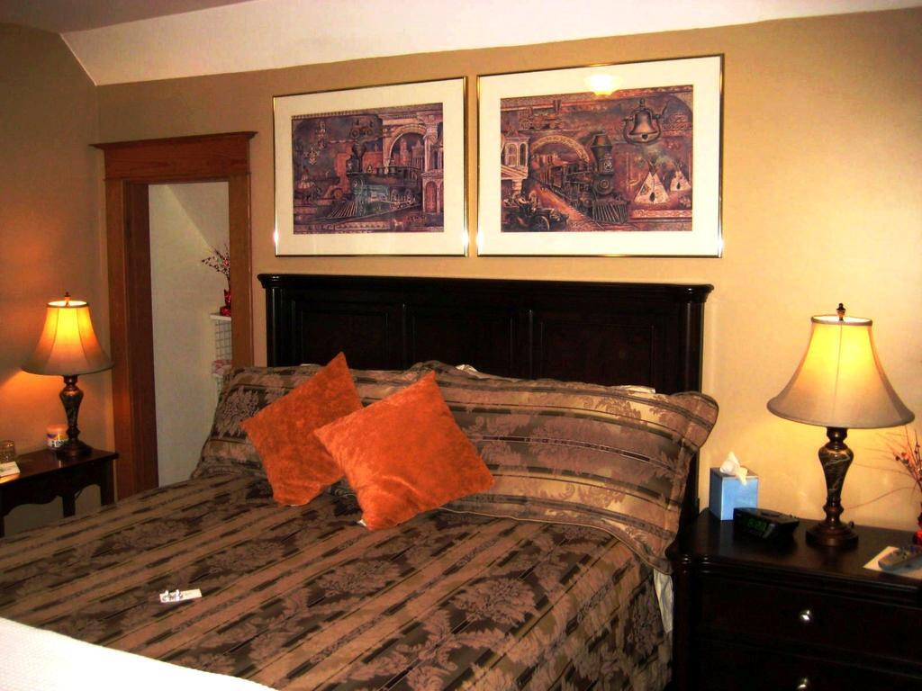 Phoenix House B&B Stettler Exteriér fotografie