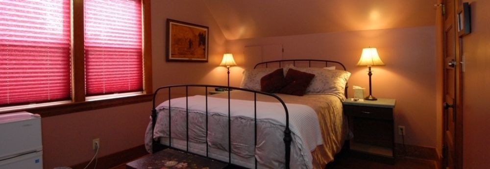 Phoenix House B&B Stettler Exteriér fotografie